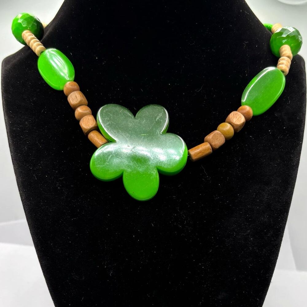 Green Tropical Floral Necklace
